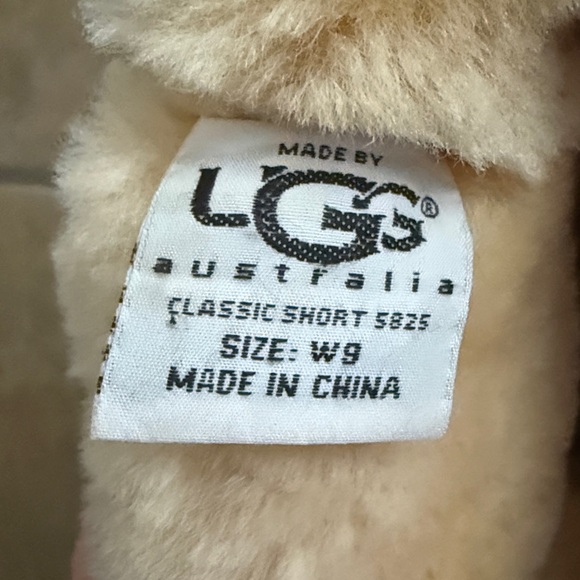 UGG Classic Short in Tan - Good Condition - Picture 6 of 6